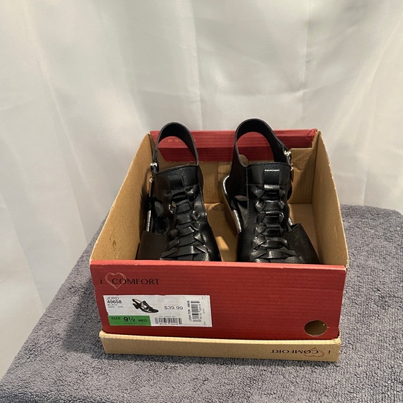 Comfort Black Women's Sandals EUC Size 10 - Picture 2 of 6